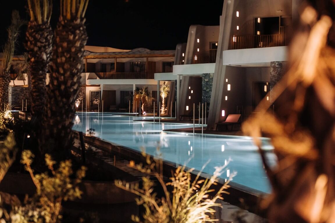 Night rooms with pools